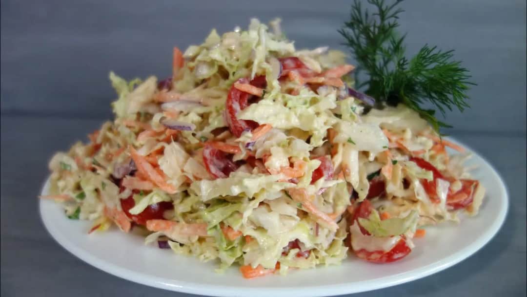 Jak zrobić sałatkę z kapusty pekińskiej - prosta i smaczna receptura