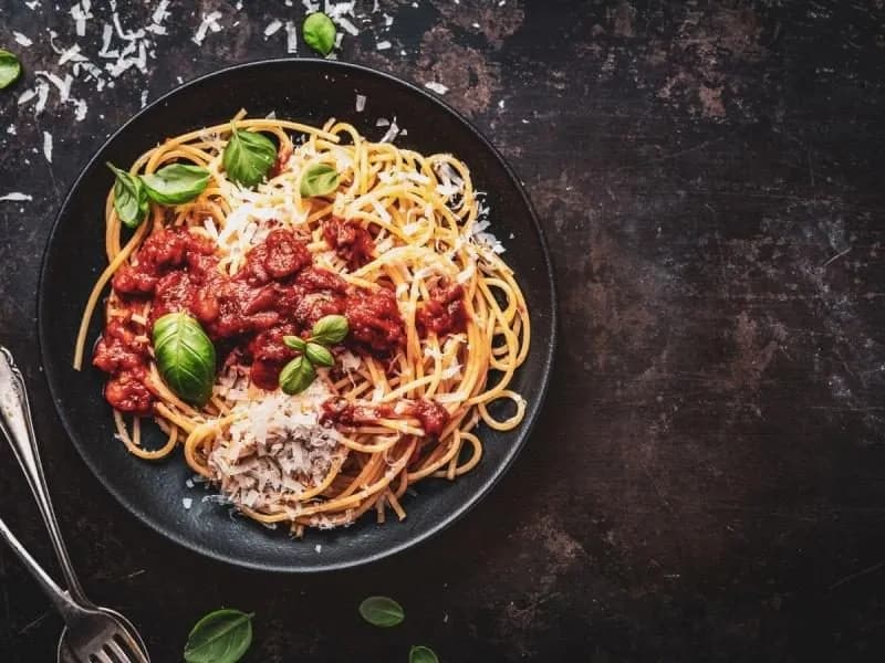 Szybkie i pyszne spaghetti z koncentratu pomidorowego w 15 minut