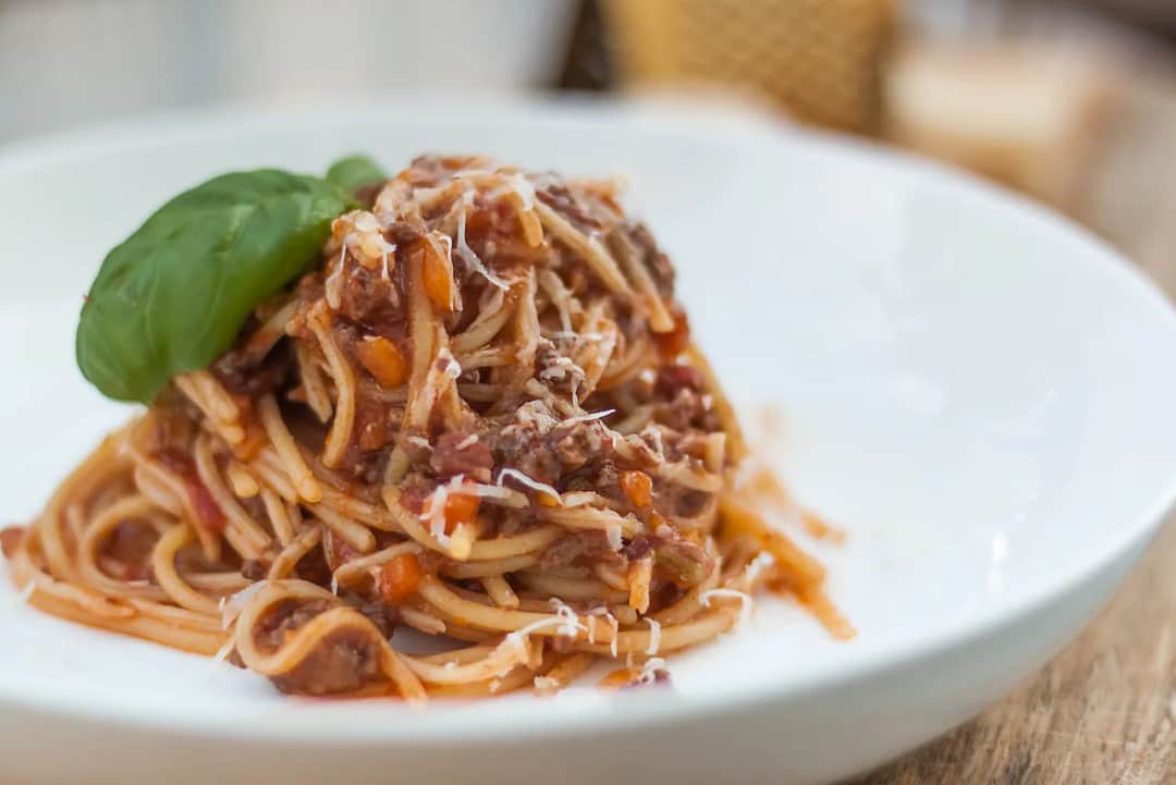 Spaghetti ragu – prosty przepis na klasyczne włoskie danie, które zachwyca Spaghetti ragu – prosty przepis na klasyczne włoskie danie, które zachwyca
