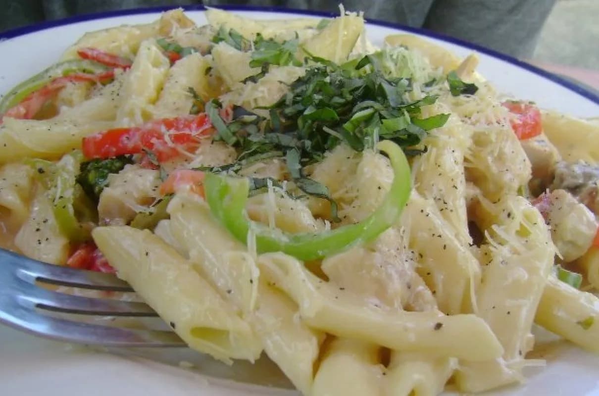 Penne primavera: pyszny przepis na zdrowe danie pełne warzyw Penne primavera: pyszny przepis na zdrowe danie pełne warzyw