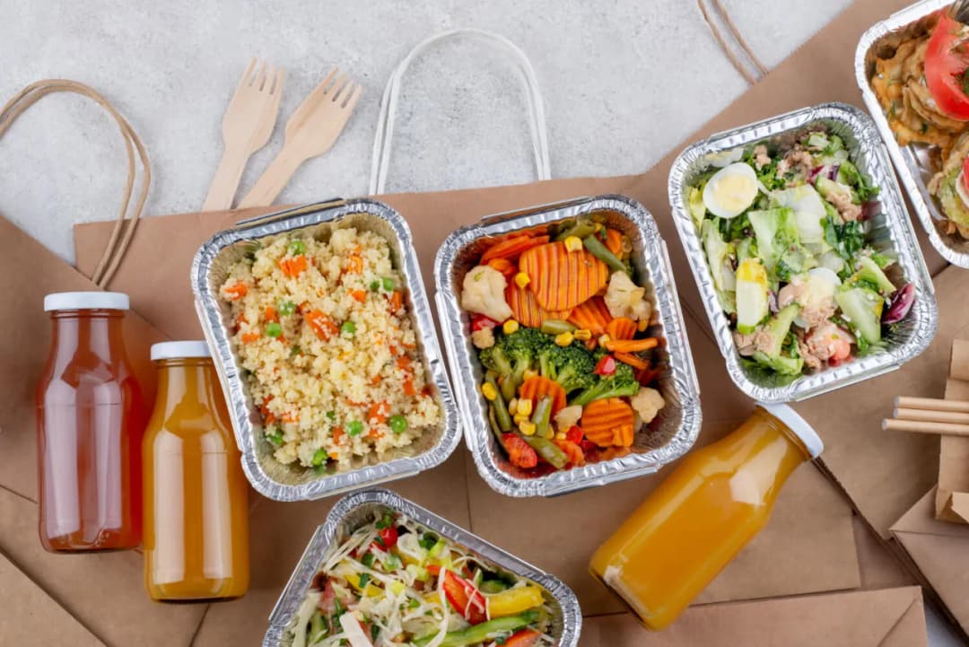 Gdzie kupić gotowe sałatki? Sprawdź najlepsze miejsca i oferty