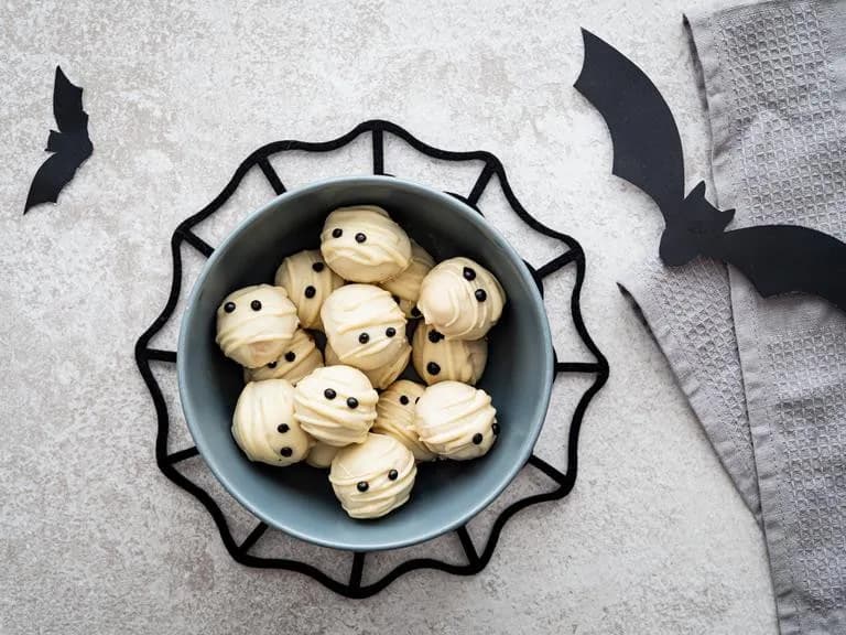 Jak zrobić przekąski na Halloween, które zachwycą gości i dzieci