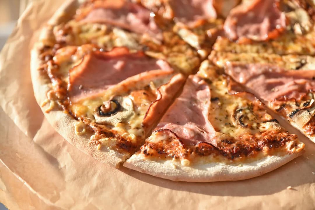 Jak przygotować pieczarki do pizzy, by uniknąć wodnistej konsystencji