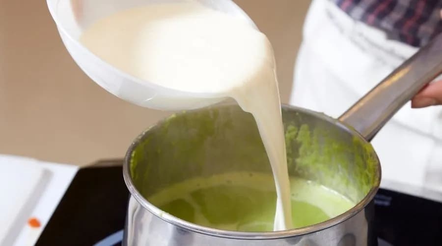 Czy można zabielić zupę mlekiem? Odkryj smaczne sposoby na zupę