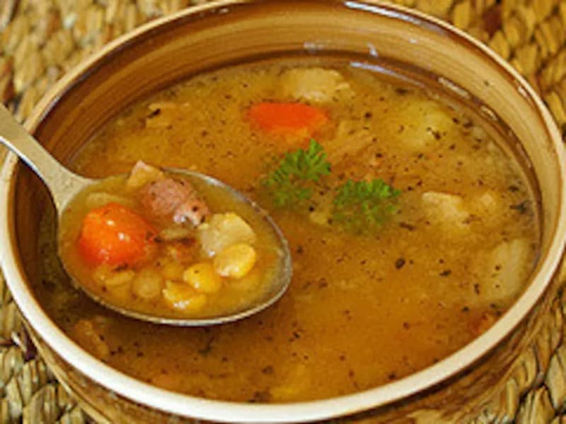 Jak zrobić zupę grochową, aby była smaczna i szybko gotowa?