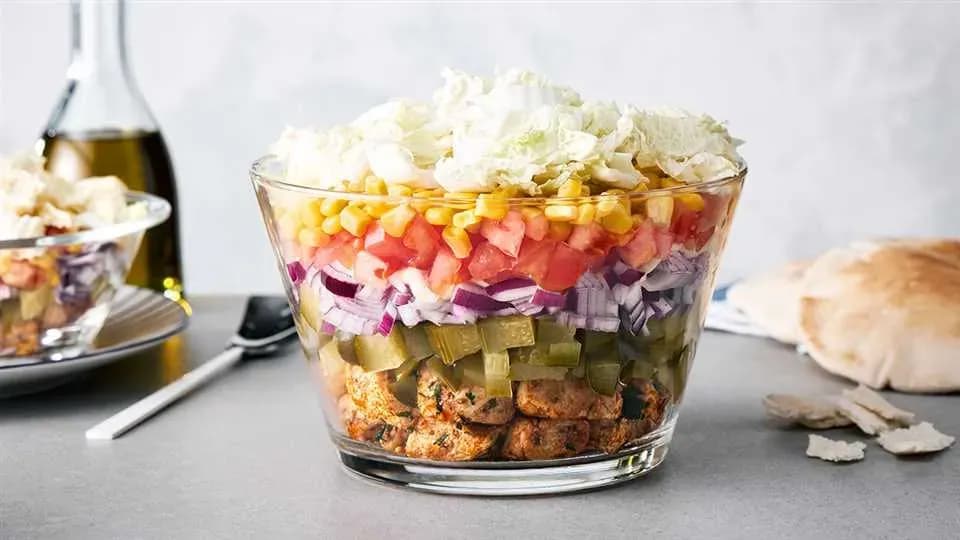 Sałatka gyros: ogórek kiszony czy konserwowy? Wybierz mądrze! Sałatka gyros: ogórek kiszony czy konserwowy? Wybierz mądrze!