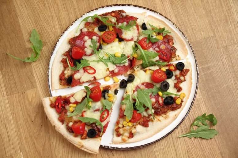 Jak zrobić pizzę z tortilli – szybki i prosty przepis na smaczną pizzę