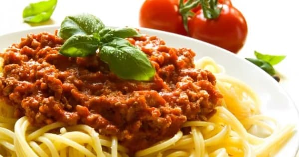 Ile kalorii ma spaghetti z mięsem mielonym? Zaskakujące wartości!