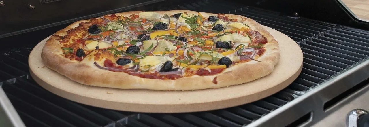 Jak wyczyścić kamień do pizzy, aby uniknąć jego uszkodzenia?